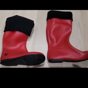 Woman rain boots size 5